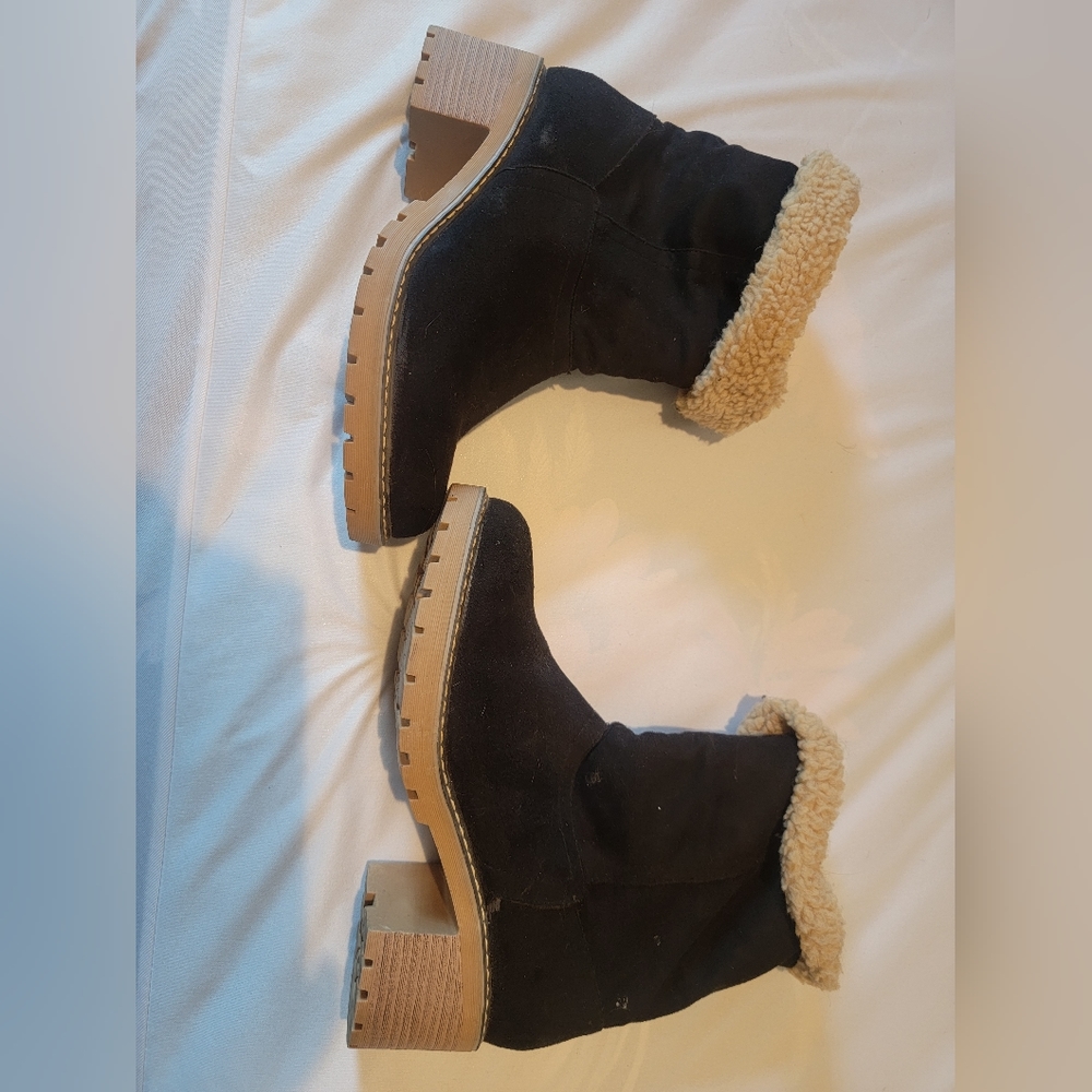 Black Booties with Fur lining - Size 8.5
